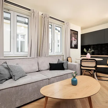 Urban Retreat - Krowoderska - By Upstairs Appartamento Cracovia