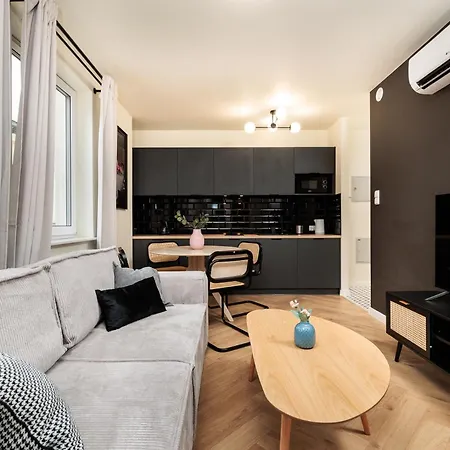 Urban Retreat - Krowoderska - By Upstairs Cracovia